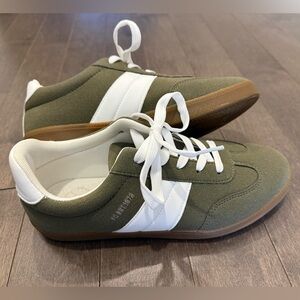 Women’s French Connection Olive Green Sneakers. Slim fit sz10, fit more like 9.5
